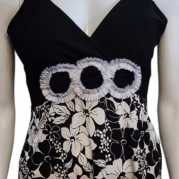 GIDANI peplum sleeveless  top, black/white tank top, flowers, size M - Picture 2 of 8